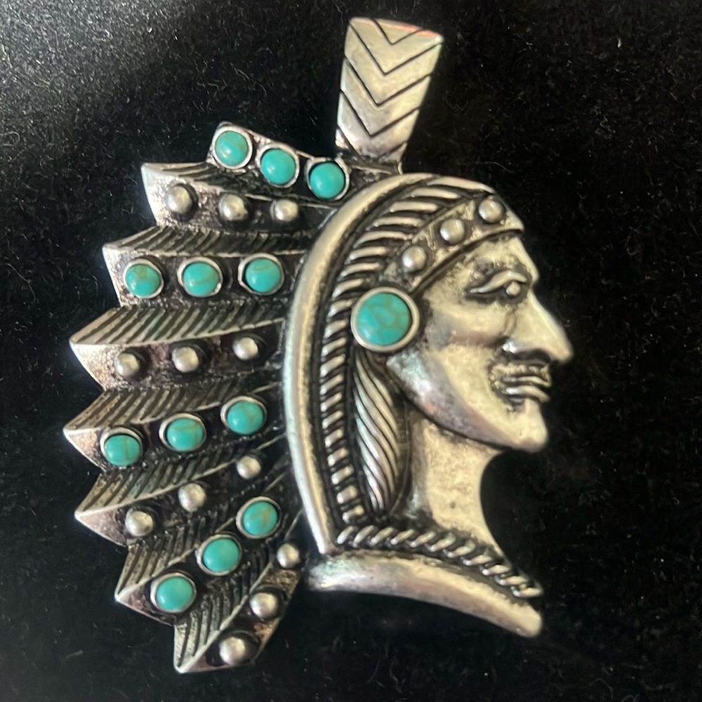 Indian chief pendant
Faux turquoise